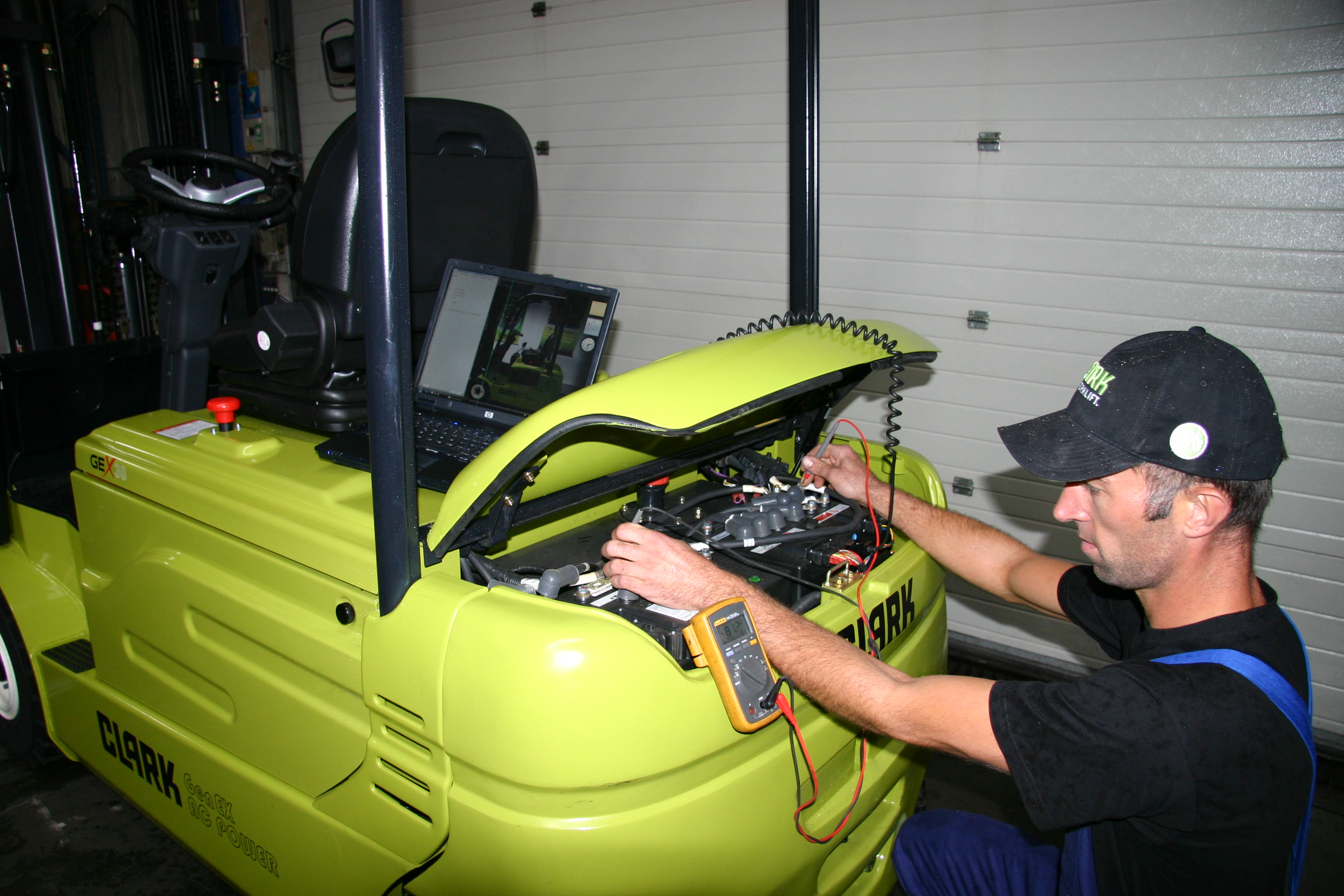 clark heftruck herstellingen in het atelier