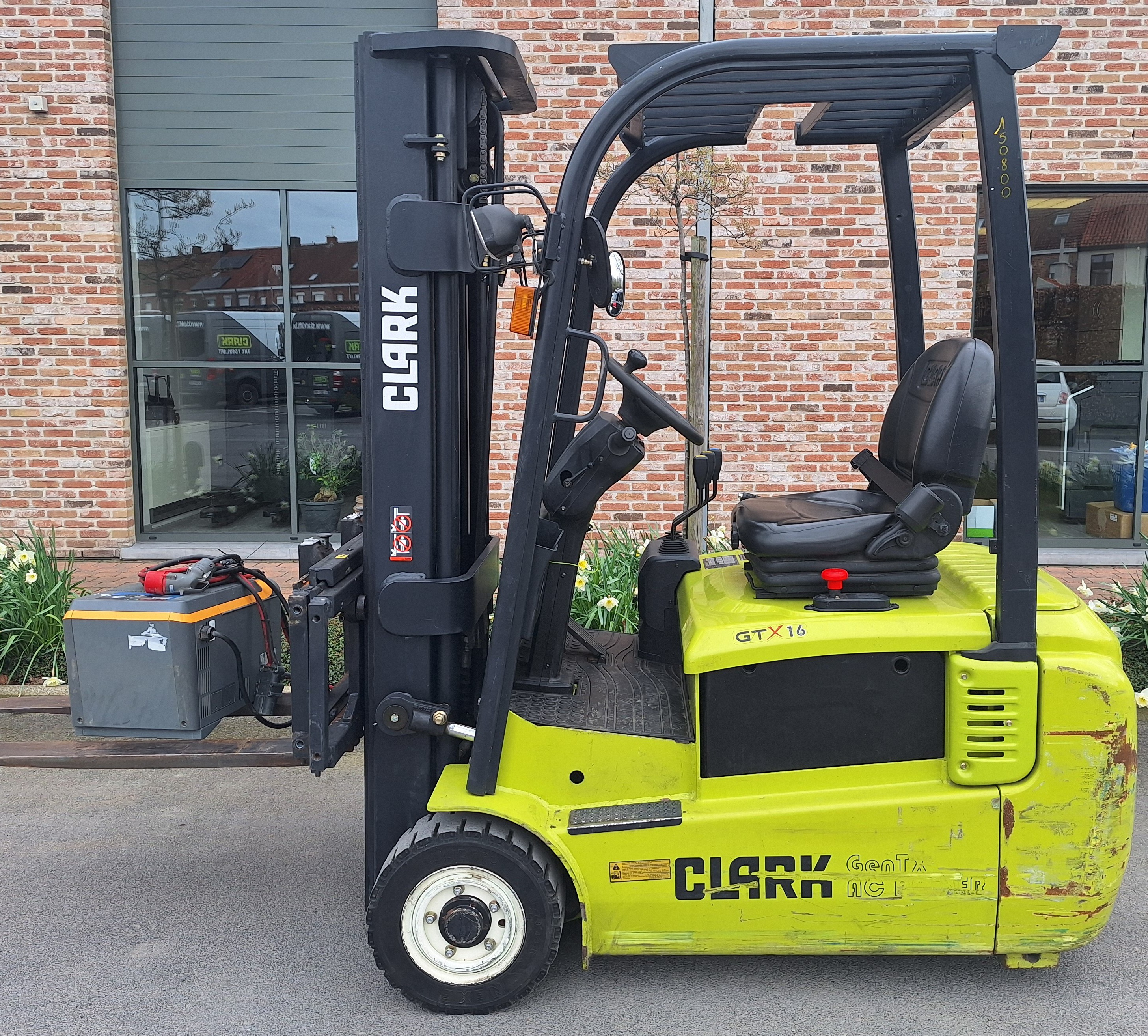 Chariot élévateur électrique d'occasion GTX16