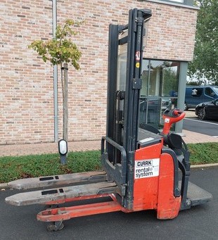 Chariot élévateur électrique d'occasion Linde L16AP