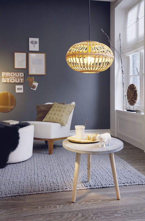 Lampes LED chaudes et ruban LED créant une ambiance d’automne